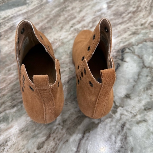 Skechers Tan Leather Ankle Boots - Picture 2 of 3